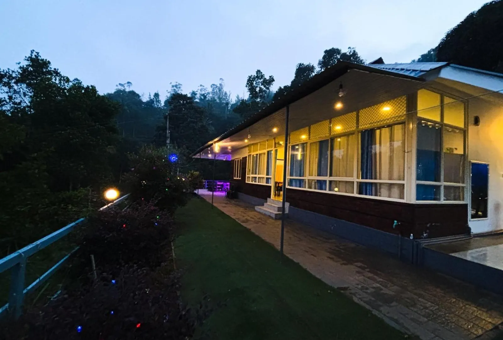 Eco Hills Private Pool Villa Munnar